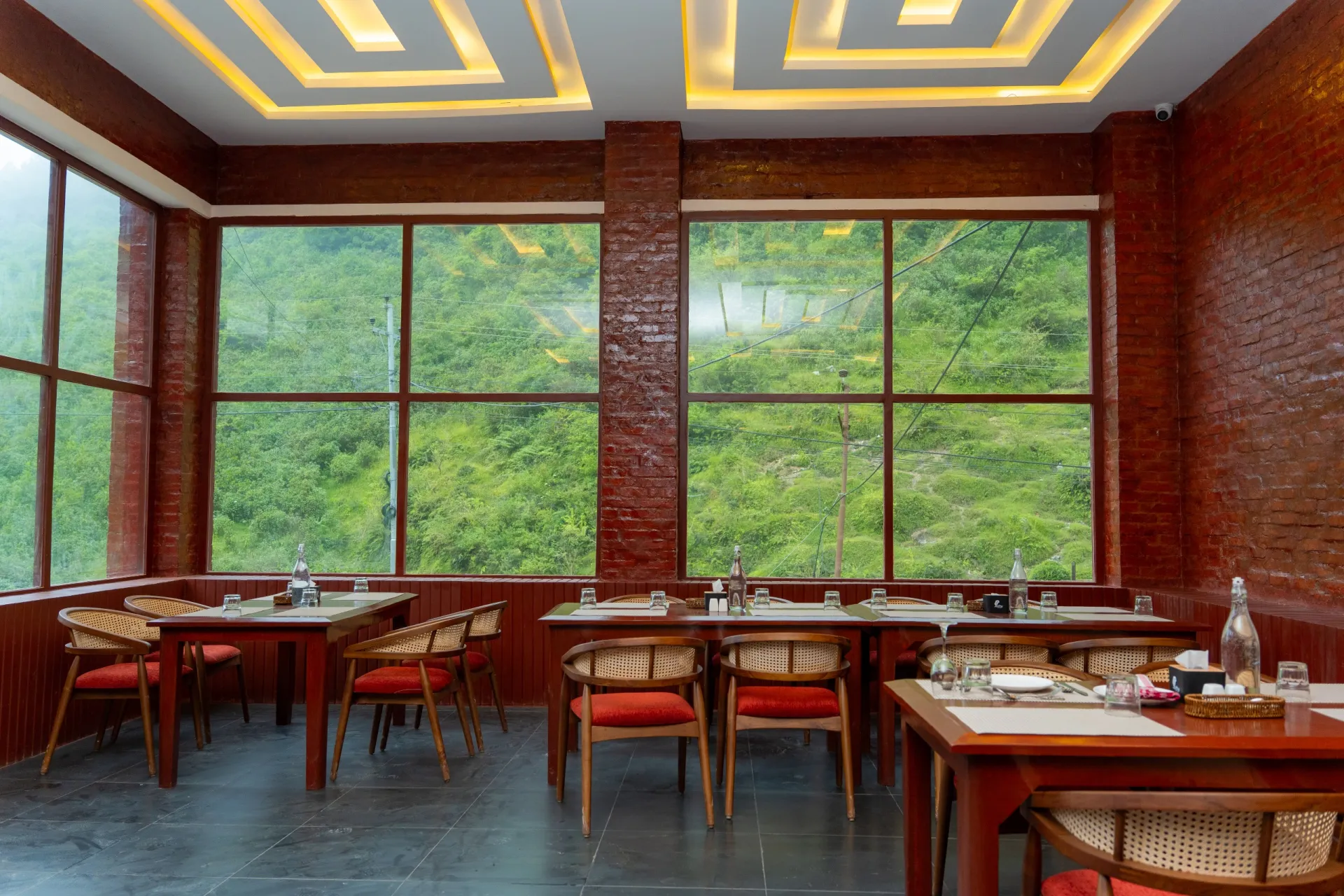 Restaurant — photo 3